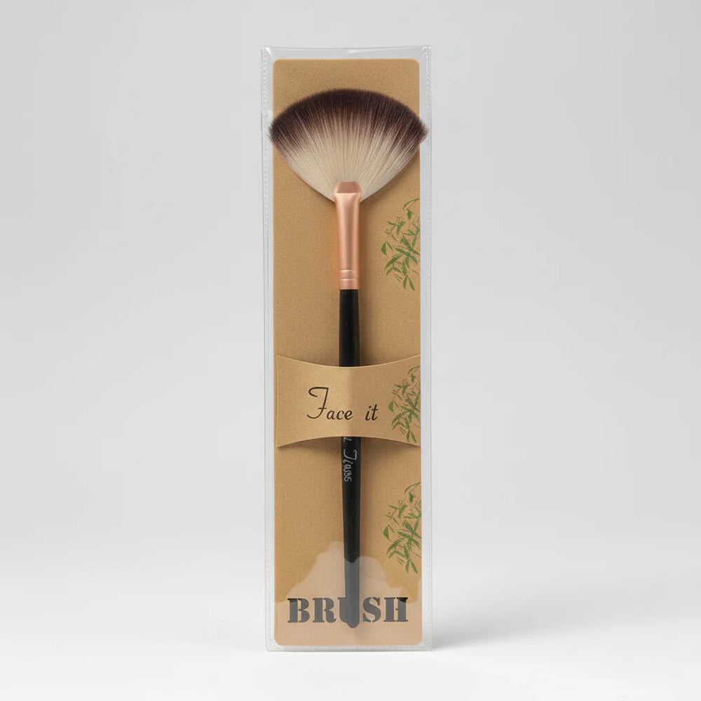 Fan-Shaped Makeup Brush Face it
