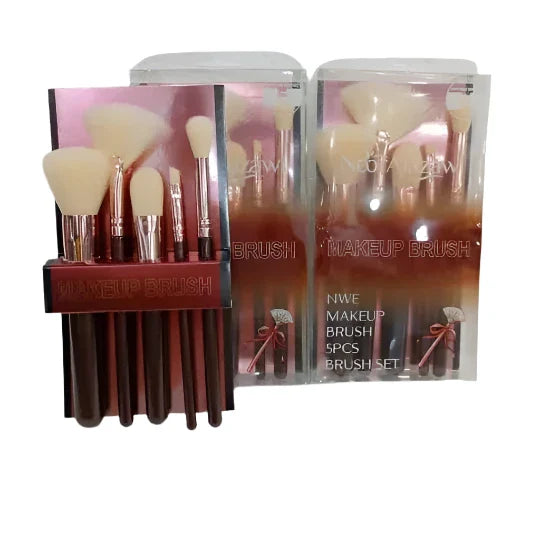 Noor Alazwi Makeup Brush Noor Alazawi
