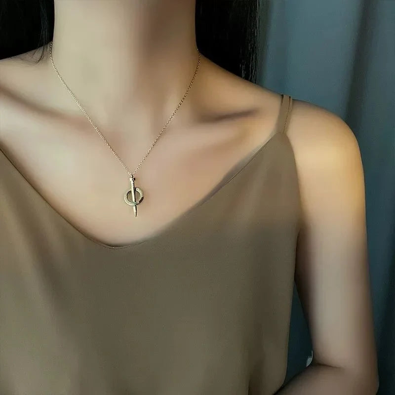 Stainless Steel Screw Pendant Necklace – Bold & Modern Style Cosmia