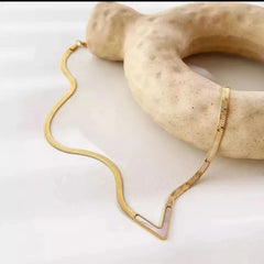 Snake V Necklace Cosmia