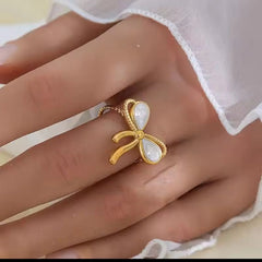 Vintage Bow Ring Cosmia