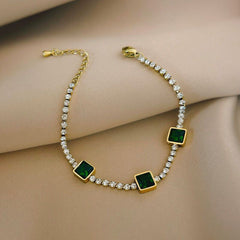 Luxury Emerald & Crystal Bracelet for Women – Elegant Gold-Plated Jewelry Cosmia