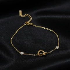 Gold Plated Chain Bracelet Featuring A Knot Motif Cosmia