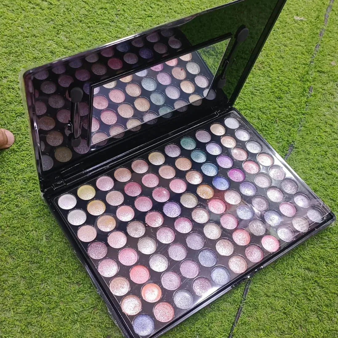 88 Colors Eyeshadow palette Cosmia.pk