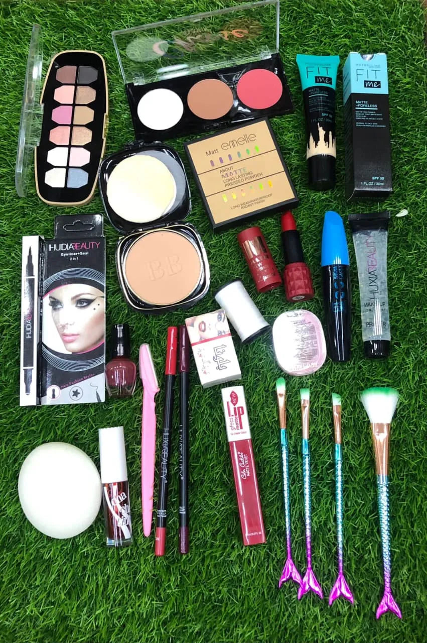 17 in 1 Makeup Deal Cosmia.pk