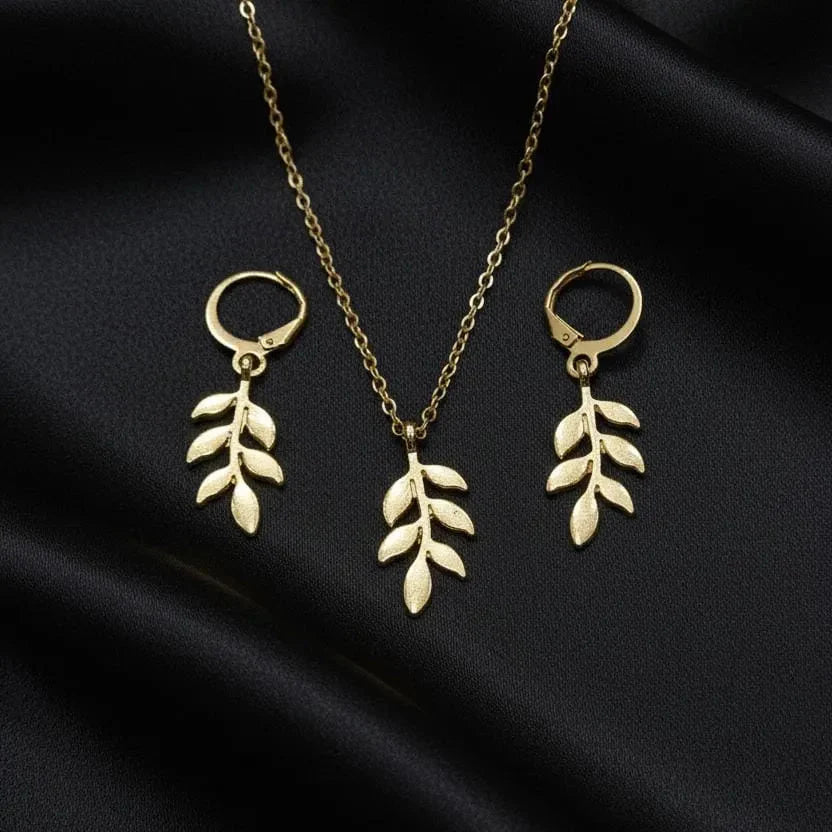 Leaf Chain Locket Cosmia.pk