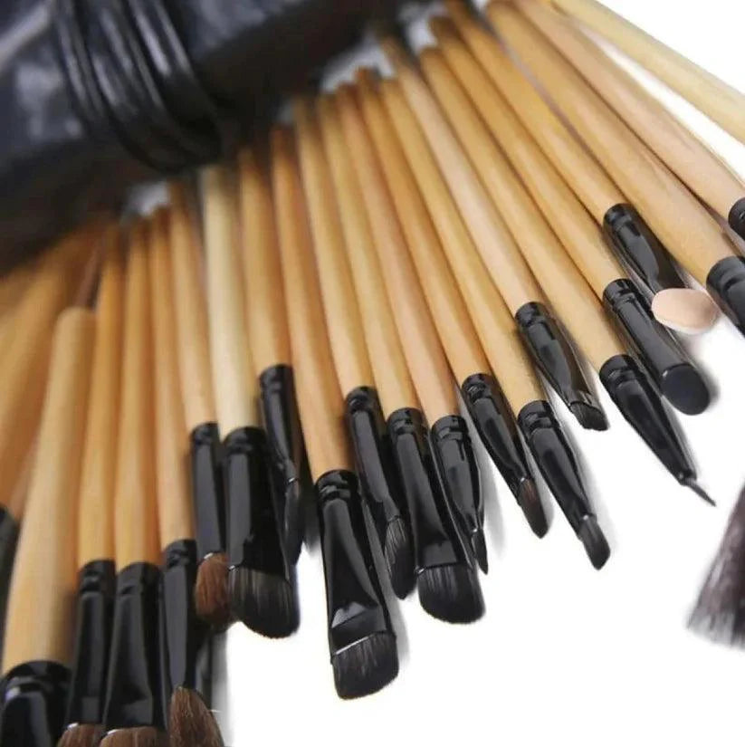 Bobi Brown 24-Piece Makeup Brush Set Bobibrown