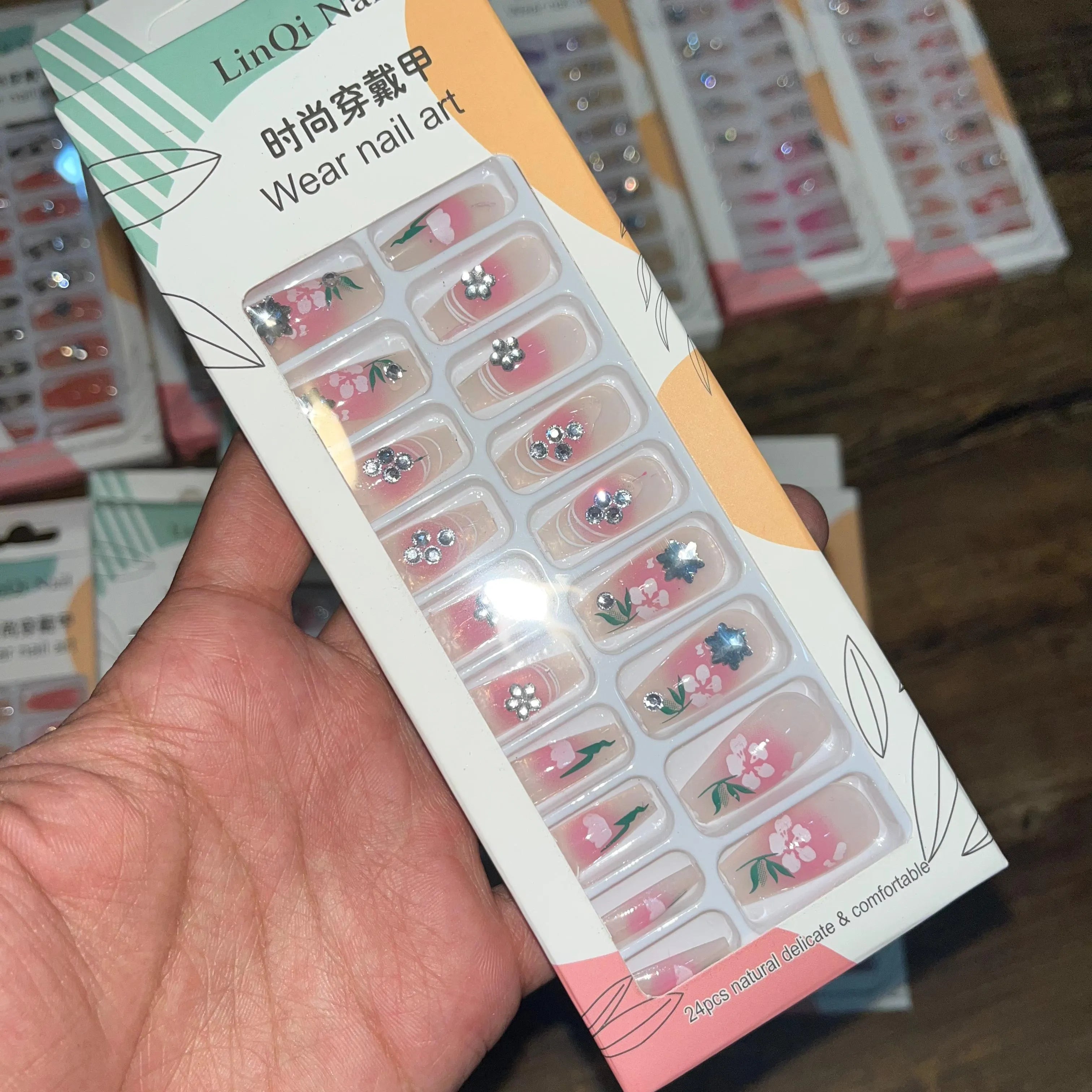 Linqi Artifical Nails With Free Stickers (24Pcs) Linqi
