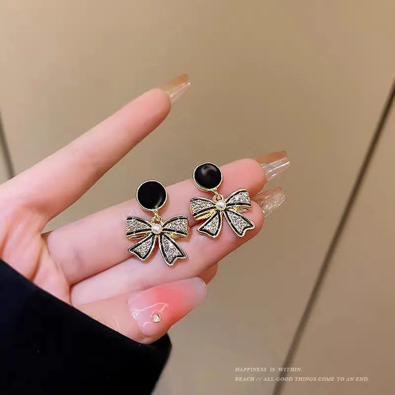 Rhinestone Bow Black Round Stud Cosmia
