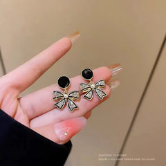 Rhinestone Bow Black Round Stud Cosmia