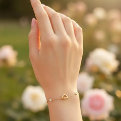 Gold Plated Chain Bracelet Featuring A Knot Motif Cosmia