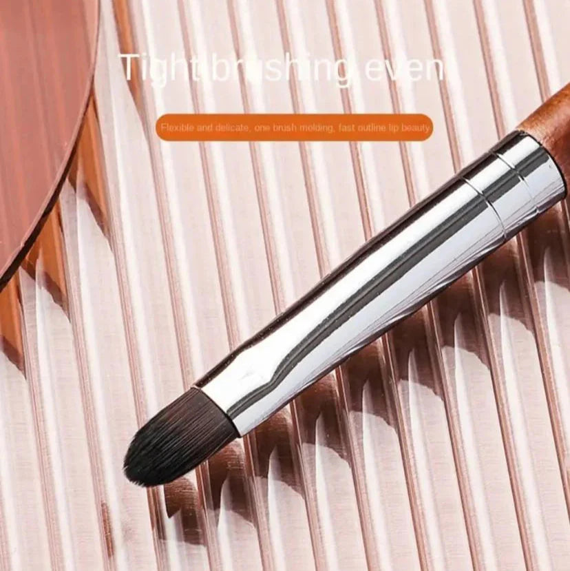 MUF304 Concealer Lip Brush with Wood Handle & Aluminium Tube MUF