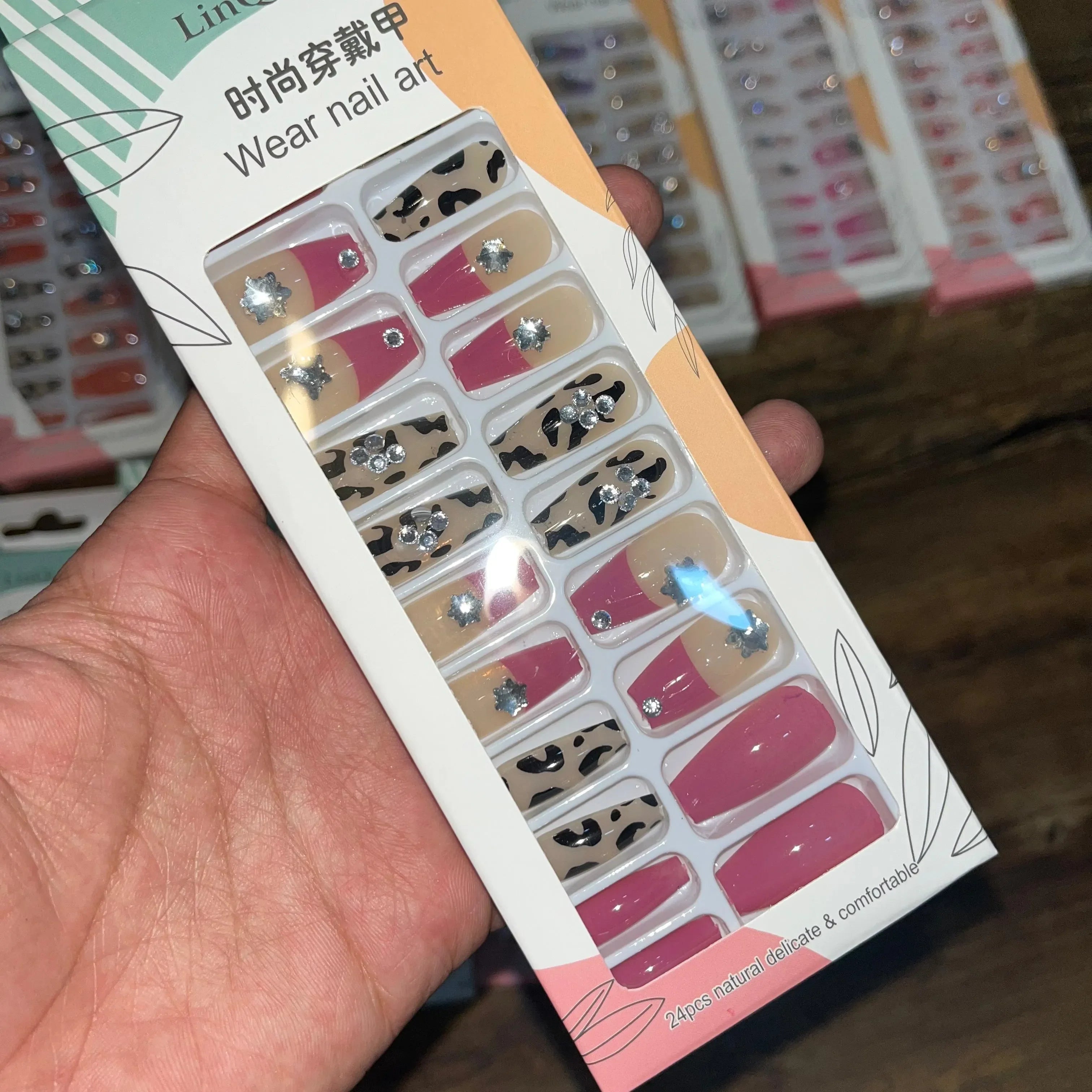 Linqi Artifical Nails With Free Stickers (24Pcs) Linqi