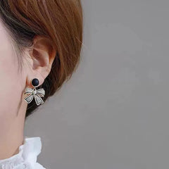 Rhinestone Bow Black Round Stud Cosmia