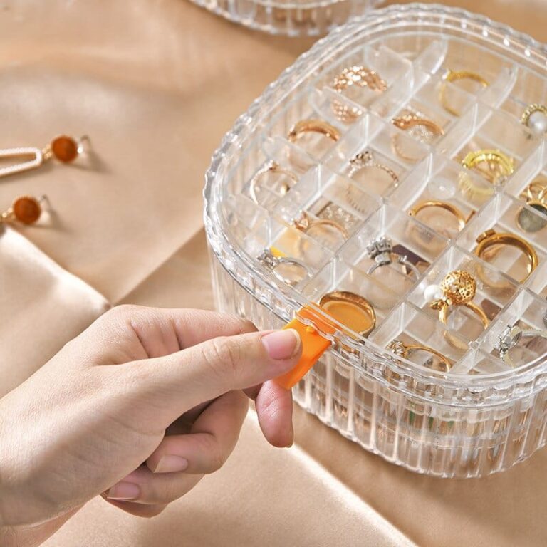Elegant Transparent Crystal Portable Jewellery Box Cosmia