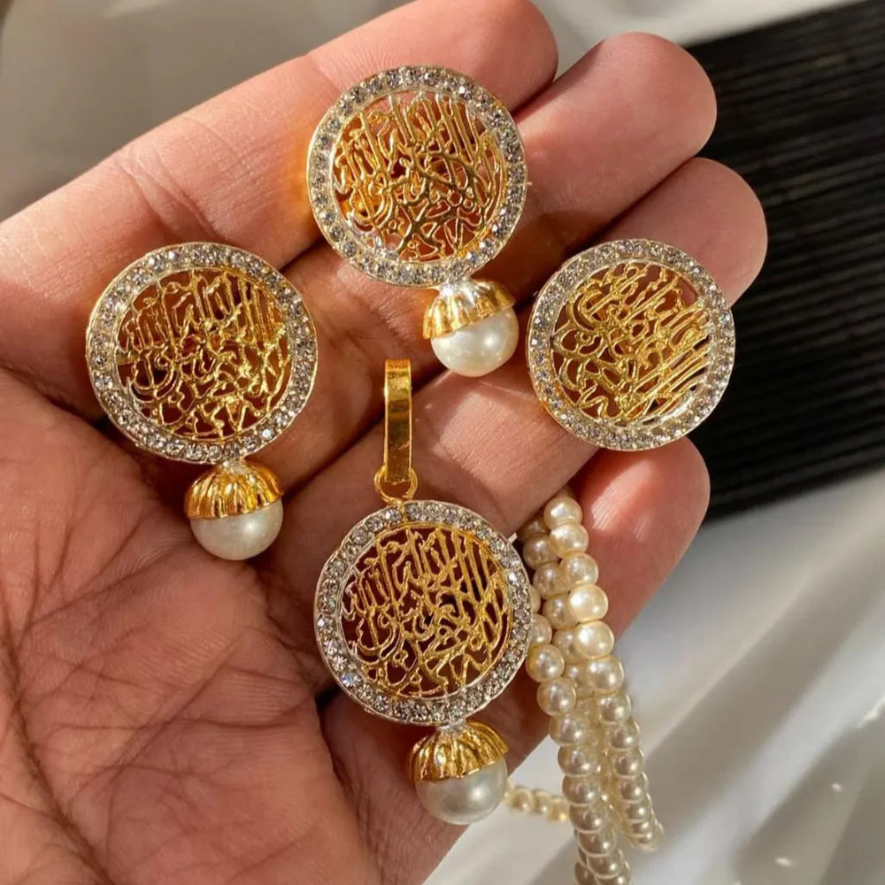 Kalma E Tayyaba pendant set with earrings and a pearl chain Cosmia