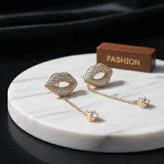 Gold Lips Pearl Drop Earrings – Glamorous Elegance with a Playful Twist Cosmia