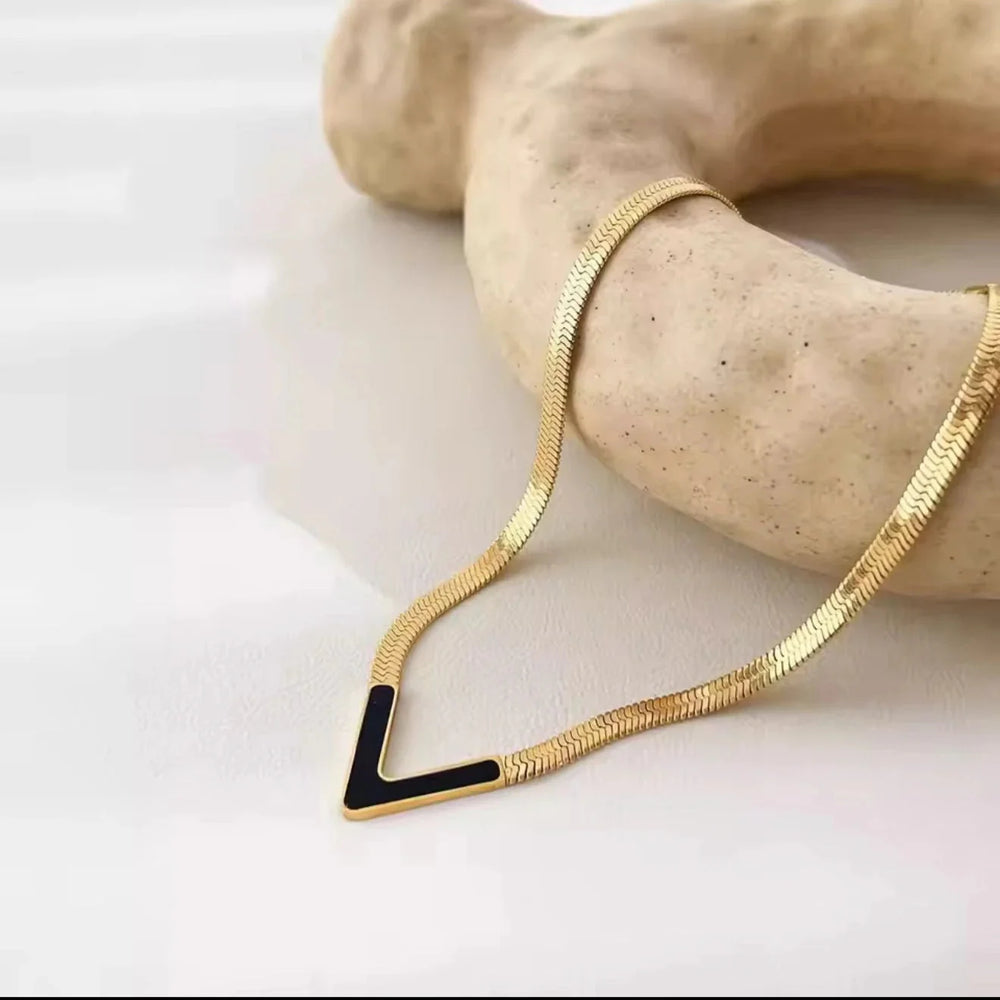 Snake V Necklace Cosmia