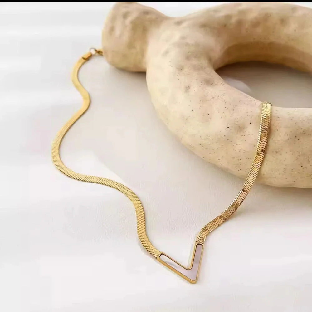 Snake V Necklace Cosmia