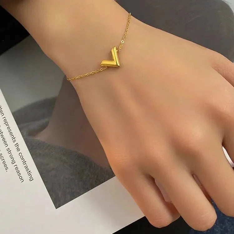 Luxury Design Stainless Steel Letter V Bracelet Cosmia