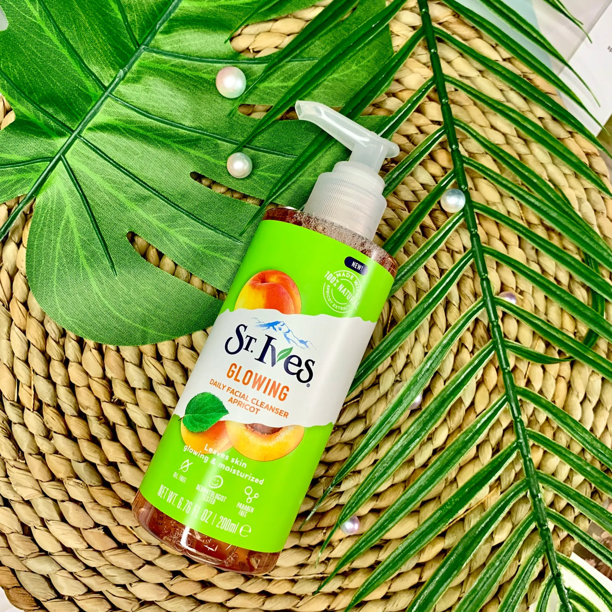 St. Ives Glowing Apricot Daily Facial Cleanser 200ml Original St. Ives