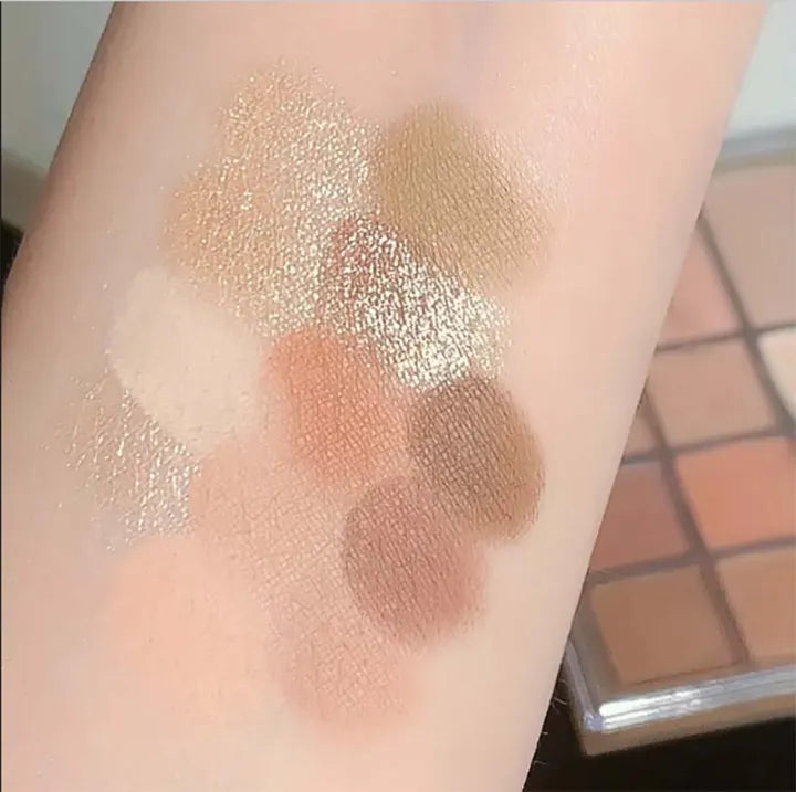Miss Lara 12-Color Eyeshadow Palette Miss Lara