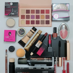 Deal 3 – 20-Piece Makeup Bundle Cosmia.pk