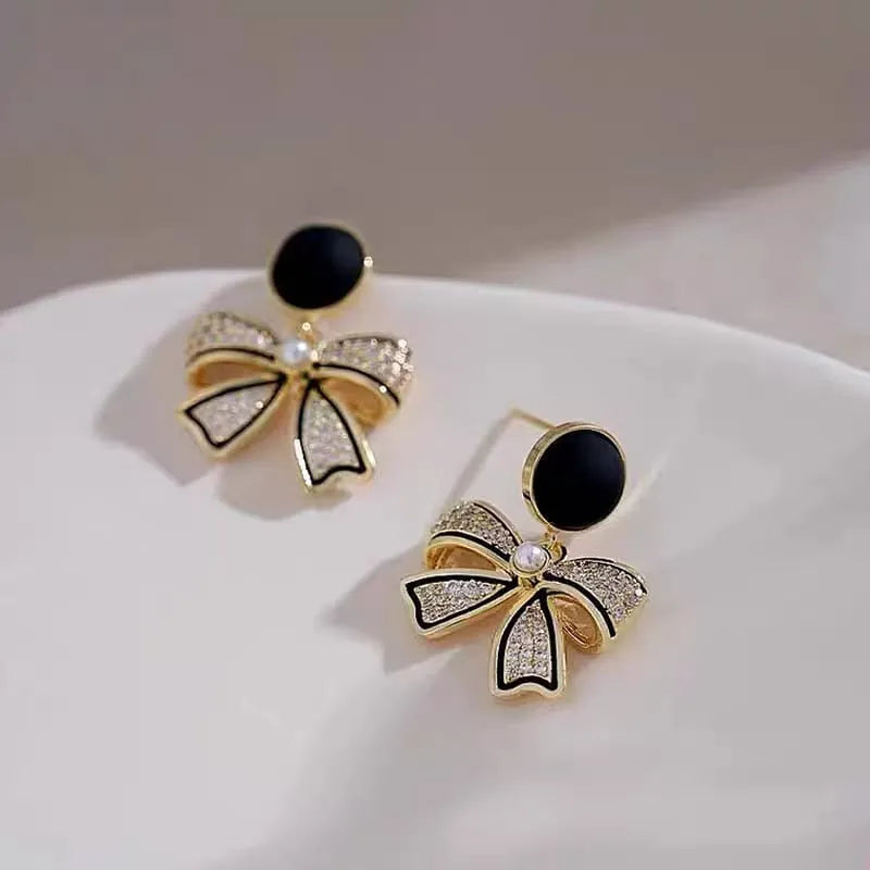 Rhinestone Bow Black Round Stud Cosmia