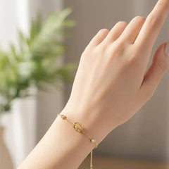Gold Plated Chain Bracelet Featuring A Knot Motif Cosmia