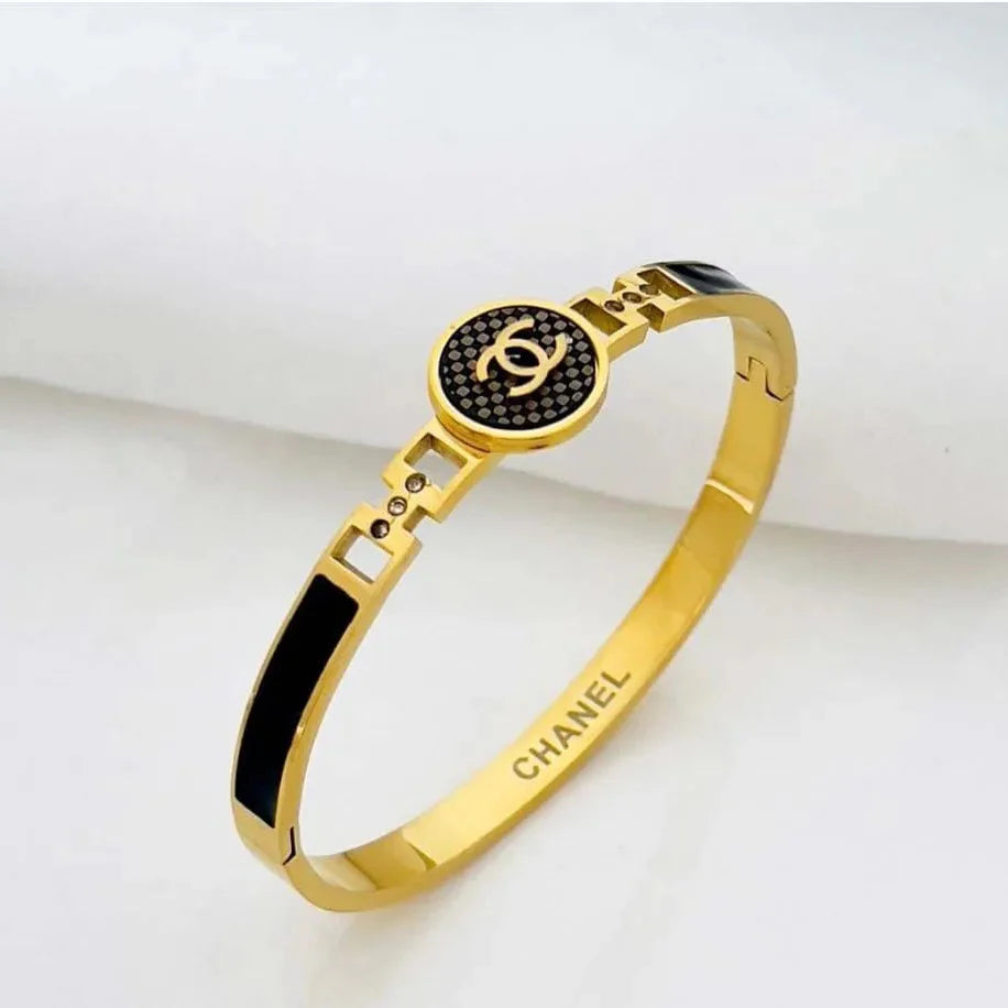 New chanel Hand cuff Cosmia